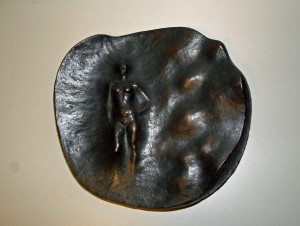 60_alaston nainen usvassa_35x33cm_pronssi